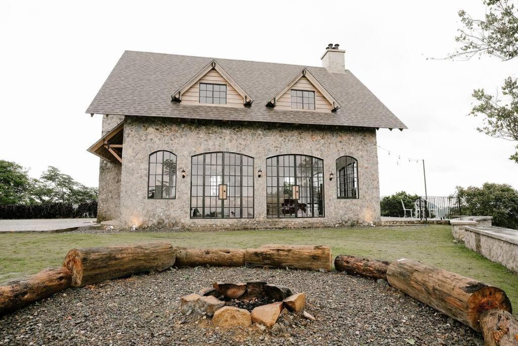 The Old Country Stone House Villa Cebu Exterior photo